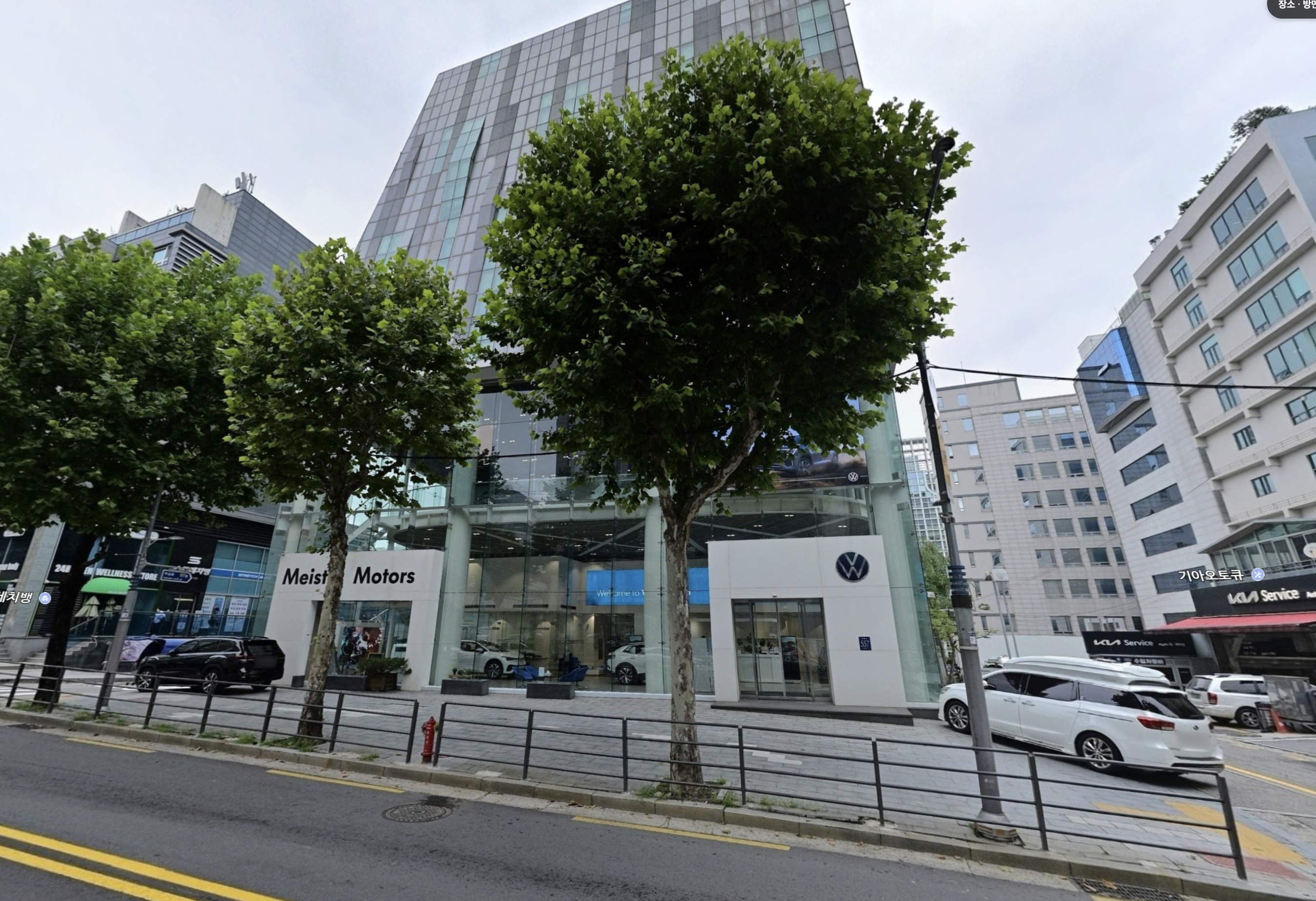 1층에 폭스바겐 전시장이 있는 제니스타워 건물 외관